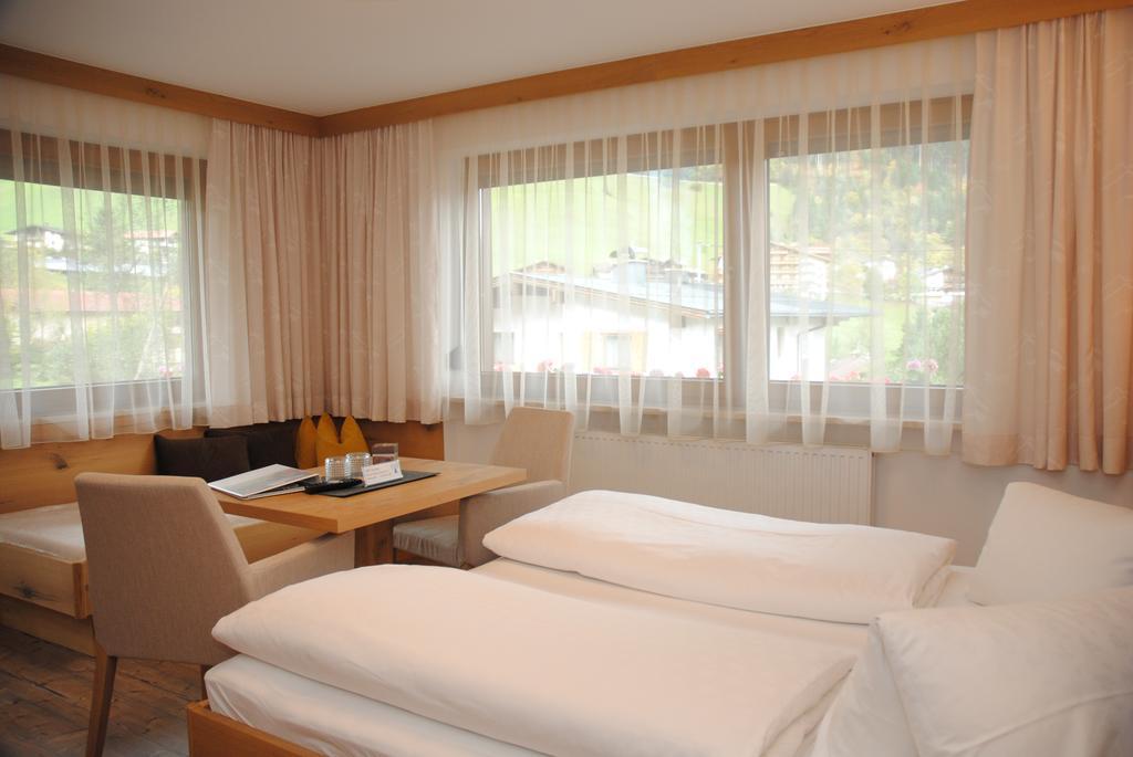 Gaestehaus Pirker Финкенберг Экстерьер фото